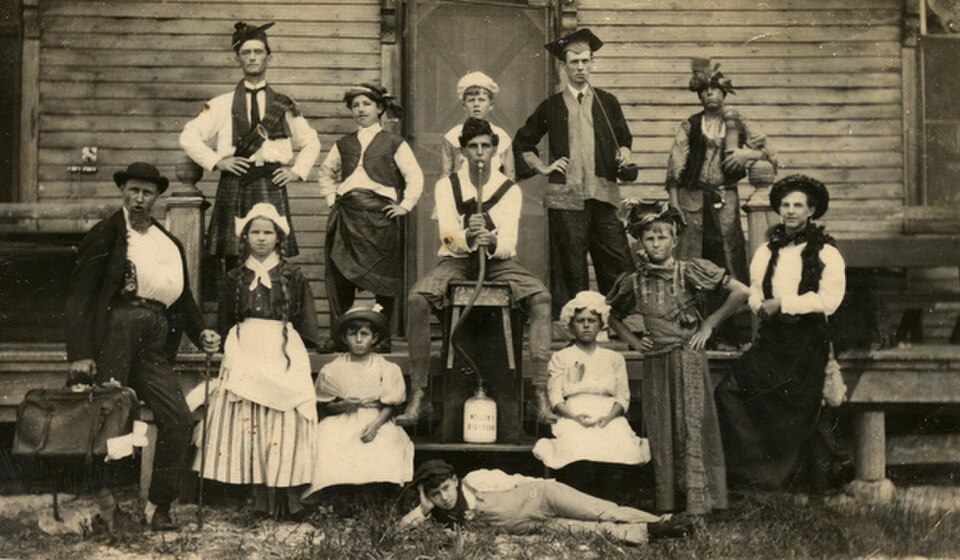 cast in a koreshan unity play in estero, florida (12102791323) from wikimedia